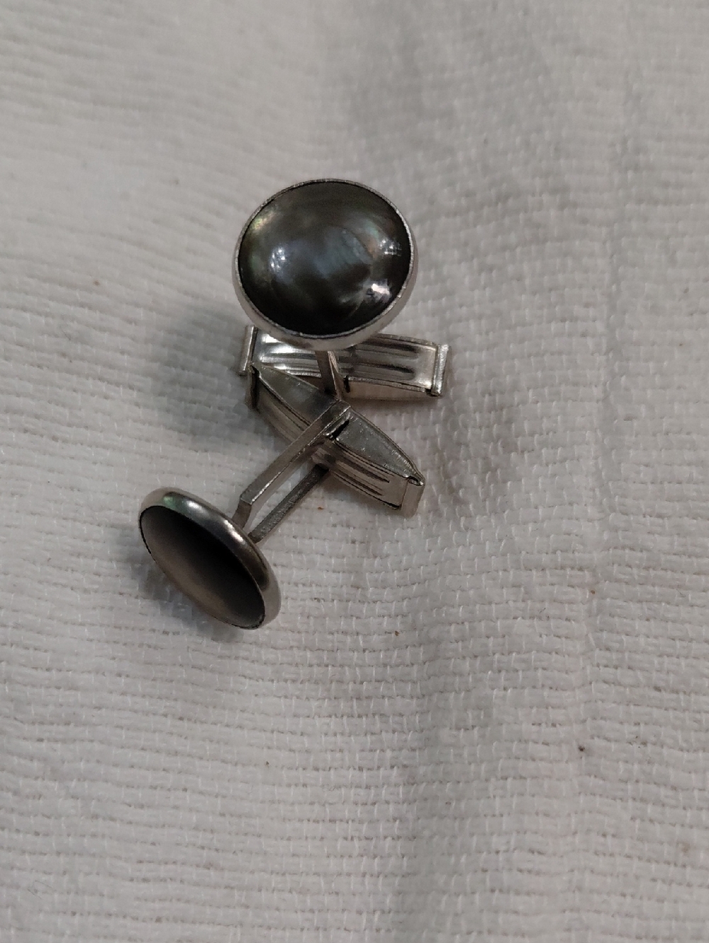 Vintage Men's Gray Mother-of-Pearl Round Cufflinks - Classic Silver Tone